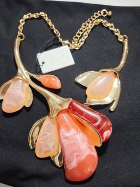 NWT Natasha Flower Necklace Tulips